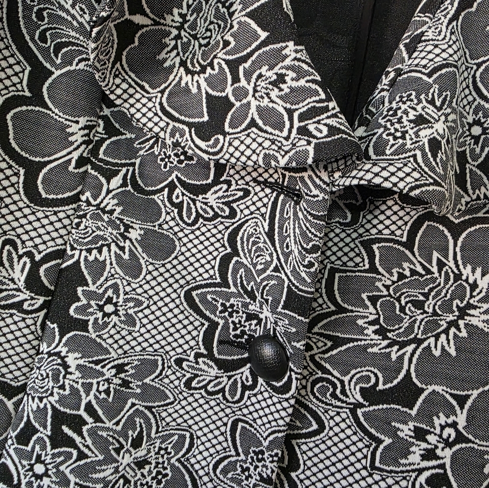 Peter Nygard Black and White Floral Long Jacket - Picture 3 of 13